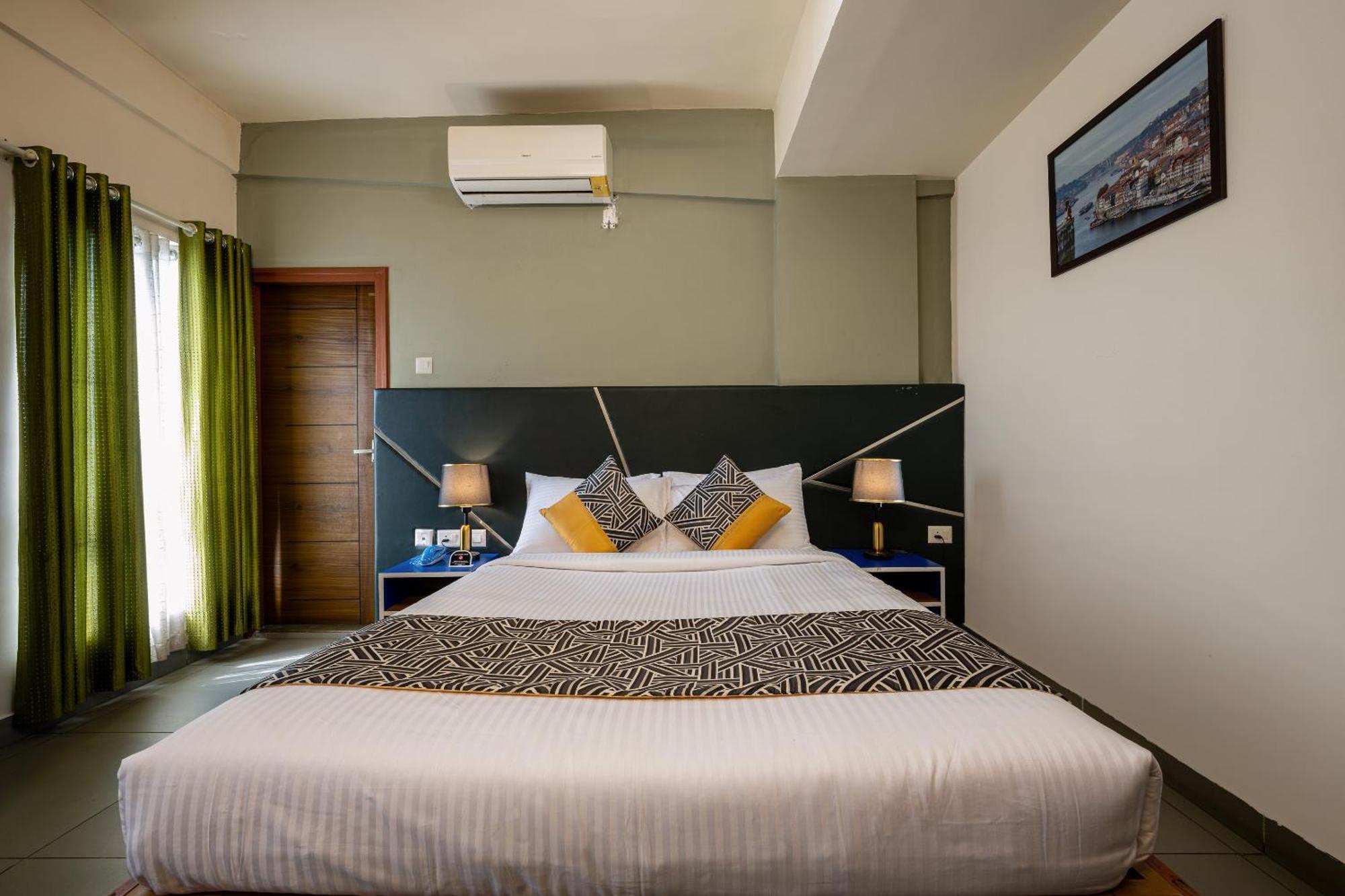 Cj Grande By Jesway Hotels & Resorts Kochi Buitenkant foto