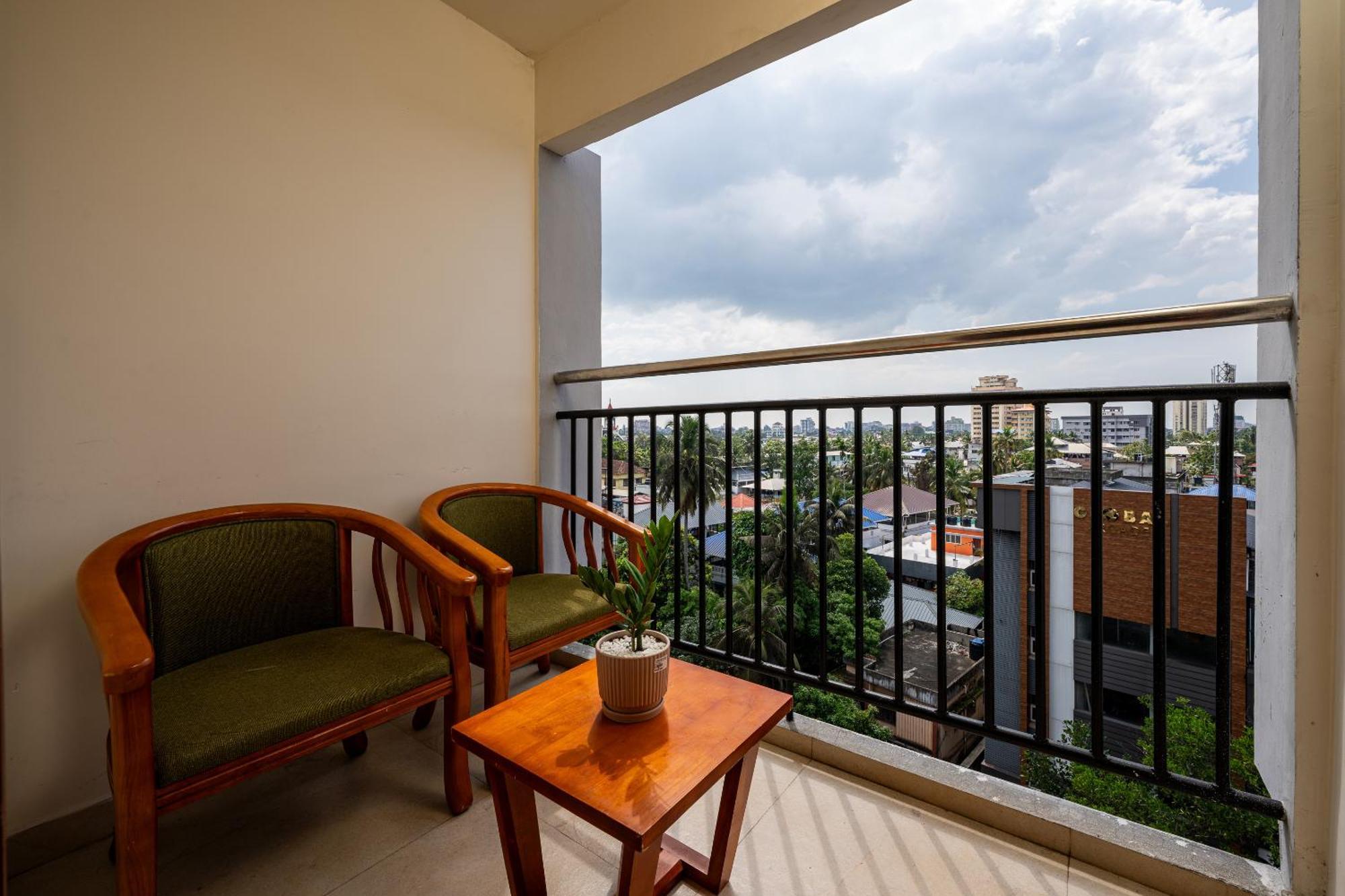 Cj Grande By Jesway Hotels & Resorts Kochi Buitenkant foto