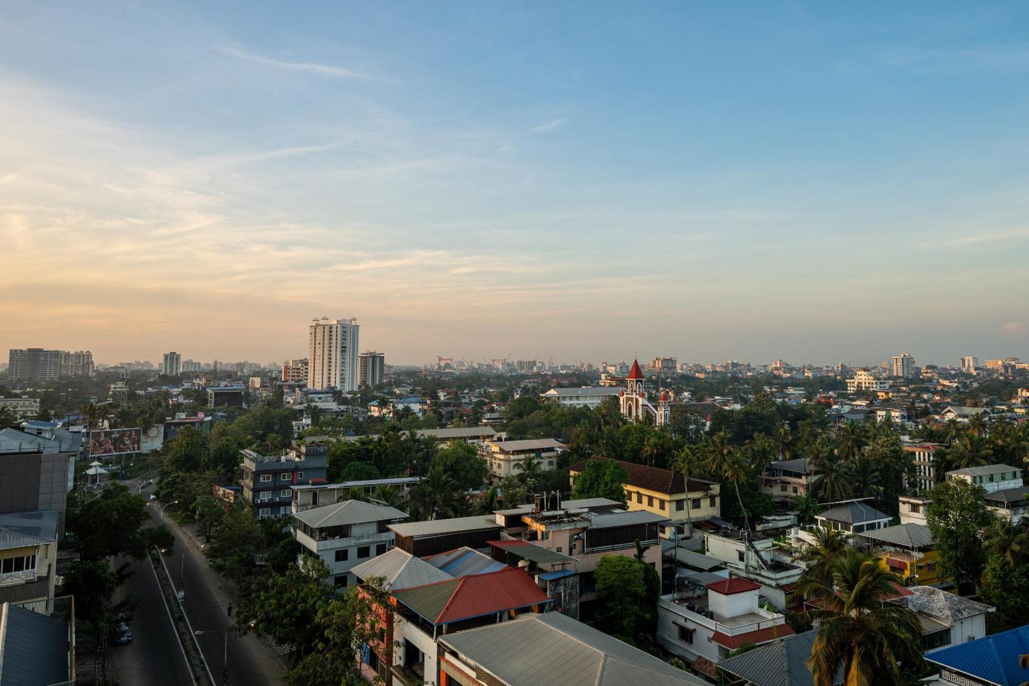 Cj Grande By Jesway Hotels & Resorts Kochi Buitenkant foto