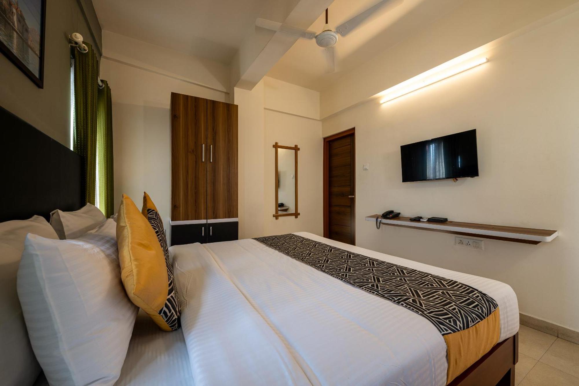 Cj Grande By Jesway Hotels & Resorts Kochi Buitenkant foto
