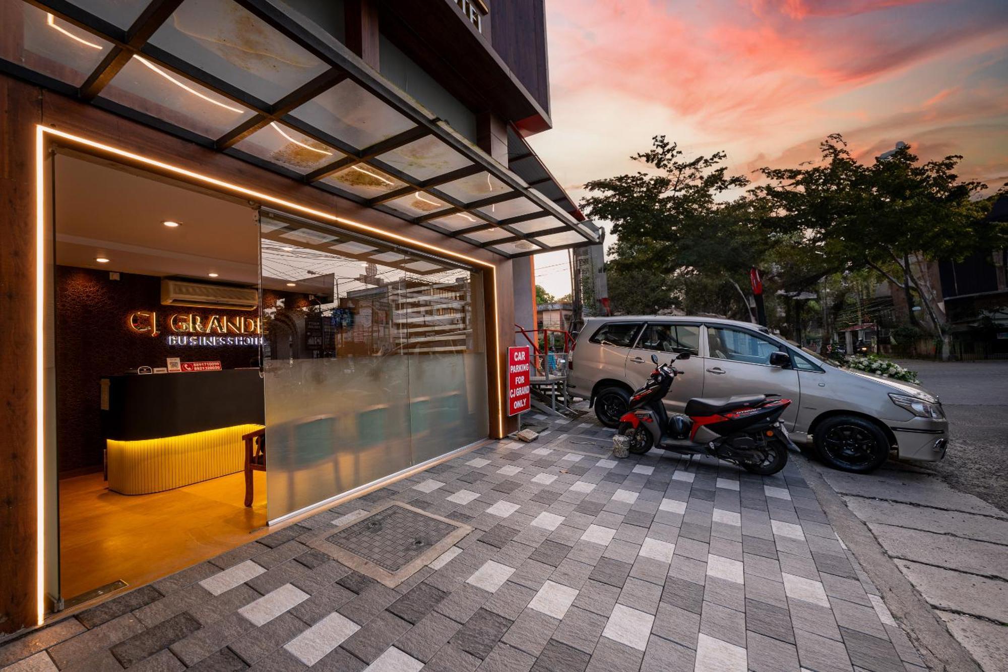Cj Grande By Jesway Hotels & Resorts Kochi Buitenkant foto